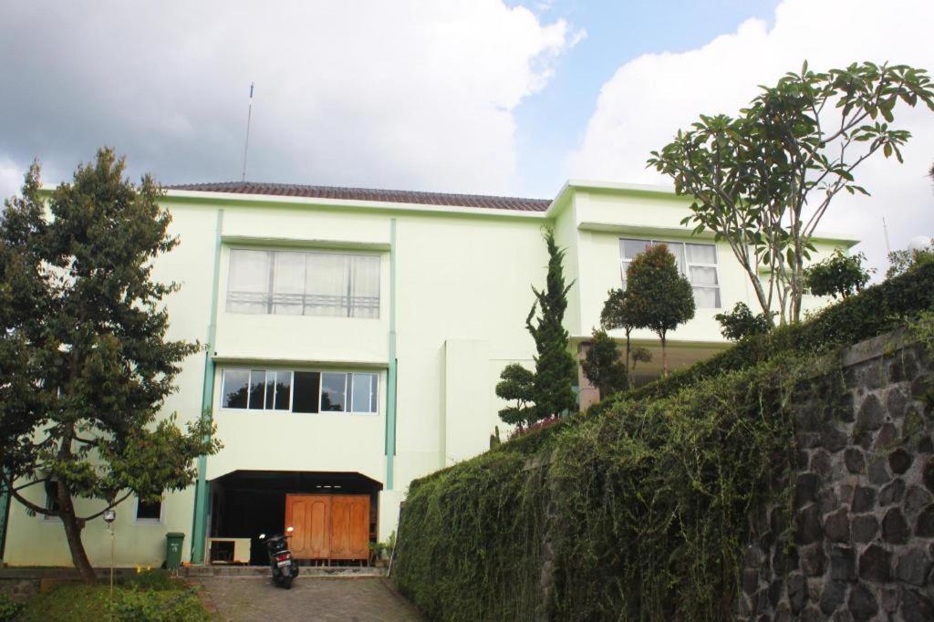 Graha Widjaja Hotel Puncak Exterior photo