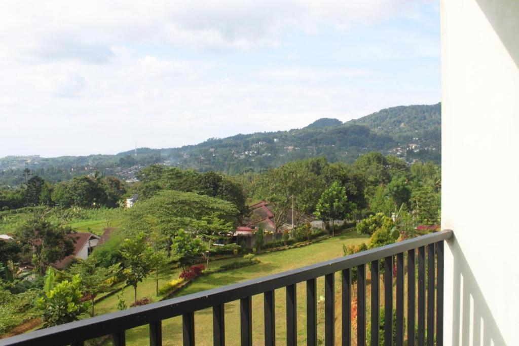 Graha Widjaja Hotel Puncak Exterior photo